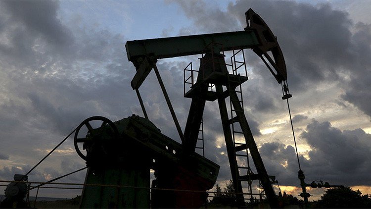 La guerra petrolera: "El juego de Arabia Saudita es muy, muy arriesgado"