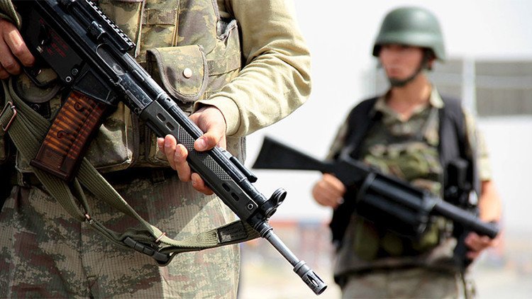 2 soldados turcos muertos, 6 heridos y 70 desaparecidos en un ataque del EI al norte de Irak