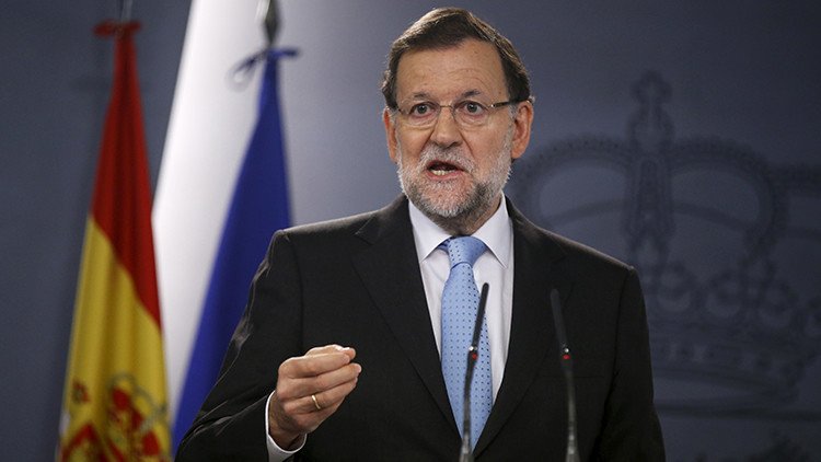 Video: Un joven de 17 años le rompe las gafas a Rajoy de un violento puñetazo