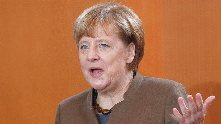 Video: Merkel se queda estupefacta cuando Rajoy le dice que Podemos puede ser segunda fuerza