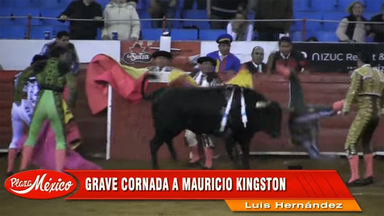 Brutal cornada en el pulmón y el corazón en una corrida de toros en México