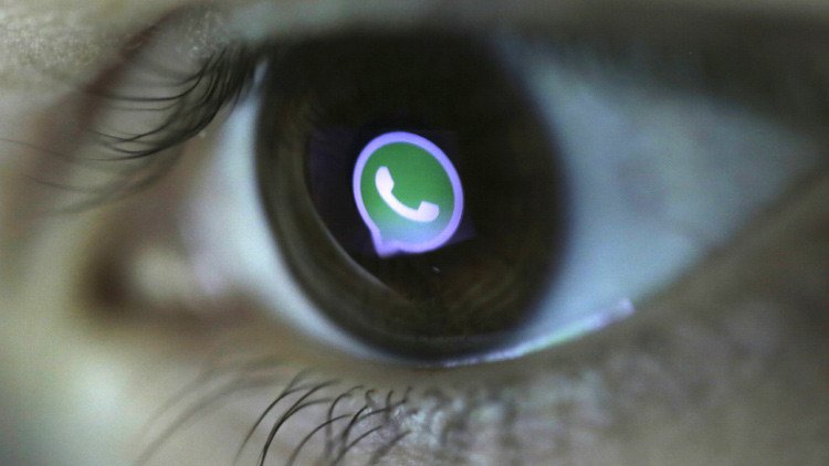 La 'puerta trasera' de WhatsApp: revelan cómo bloquear la aplicación de otra persona con emoticonos