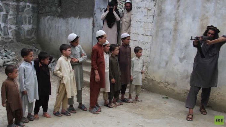 La escuela de la yihad: Reportero comparte con RT su impresión tras visitar un campo de niños del EI