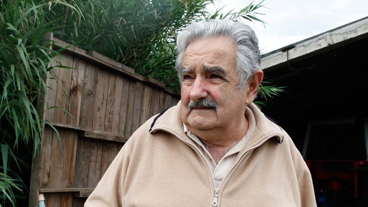 Video: José Mujica replica a un grupo de socorristas enojados