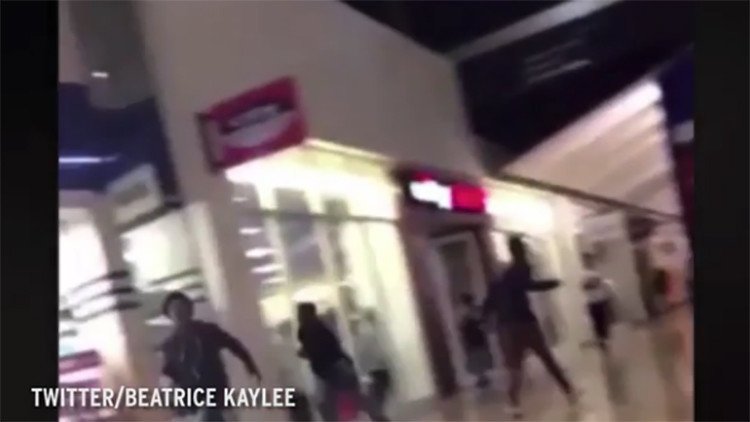 Video: Hasta 2.000 adolescentes participan en disturbios en un centro comercial de EE.UU.