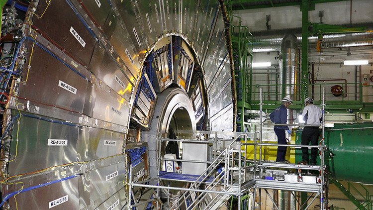 Todo sobre la anomalía observada en el Gran Colisionador de Hadrones que sorprende a la ciencia