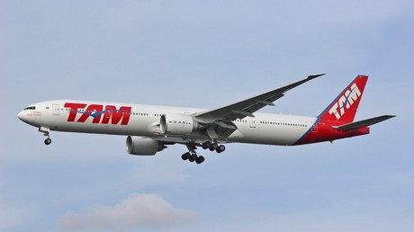 Un vuelo de Madrid a San Pablo es desviado por una amenaza de bomba