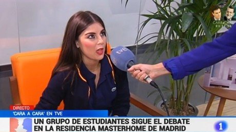 La joven fan de Rajoy que causa furor en las redes sociales