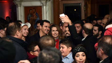 Fotos: Bashar al Assad y una visita sorpresa a una iglesia de Damasco en vísperas de Navidad