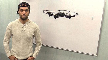 En Rusia inventan un dispositivo que permite manejar un cuadricóptero con la mente