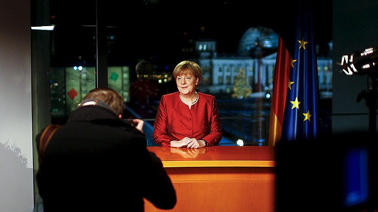 Spiegel: Merkel teme que el odio racial divida a Alemania en 2016