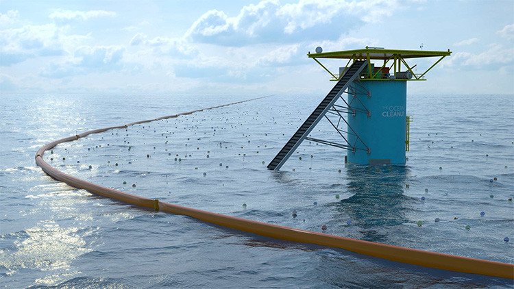 Prueban en aguas abiertas un gigante dique flotante que recogerá el plástico de los océanos 