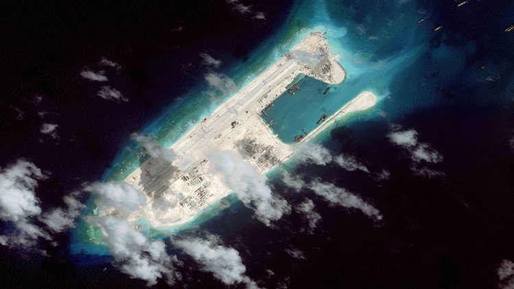 Primer aterrizaje de un avión civil de China en las islas artificiales preocupa a EE.UU.