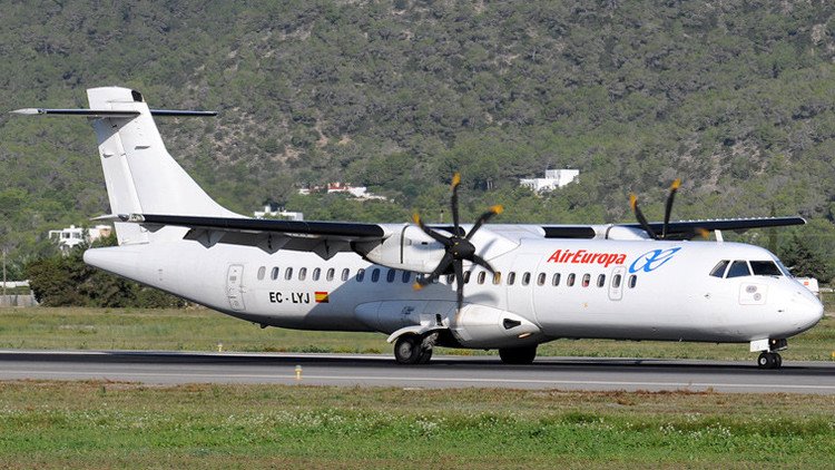 España: Un pasajero intenta suicidarse en pleno vuelo de abriendo la puerta del avión