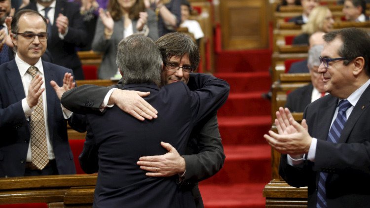 Carles Puigdemont, investido presidente de la Generalitat de Cataluña