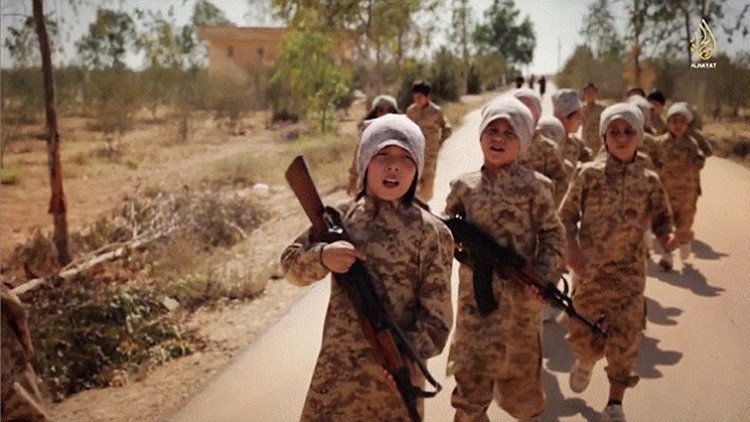"El yihadista encerró a una niña de dos años en una lata y la puso al sol durante siete días"