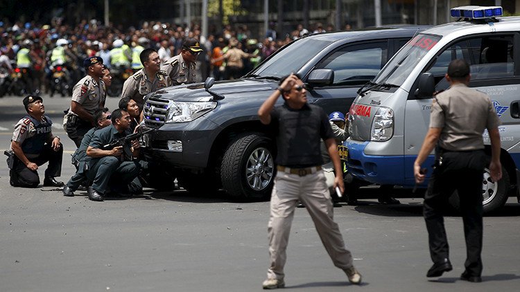 Continúa el terror en Yakarta: Se escuchan nuevas explosiones en la capital indonesia