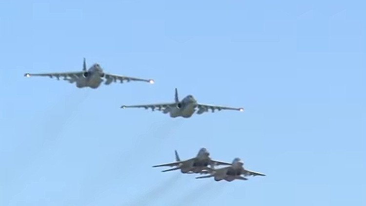 Video: Por primera vez aviones sirios escoltan a cazas rusos durante un ataque contra terroristas