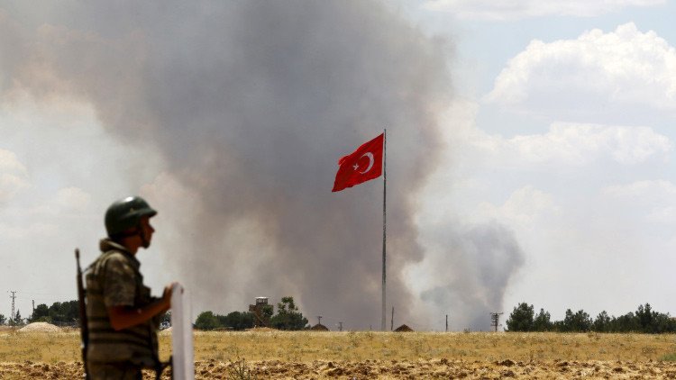 Turquía responde con fuego de artillería sobre Siria tras el ataque a la escuela de Kilis