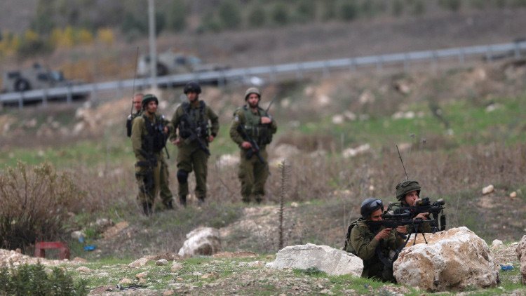 Un oficial israelí elogia a un francotirador por disparar a palestinos en un escalofriante video