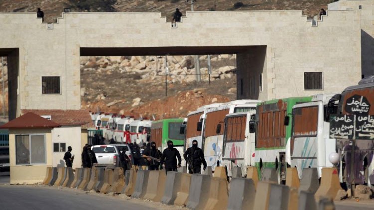'¡Retirada!': Muchos terroristas del EI huyen a Turquía y Jordania por temor al Ejército sirio