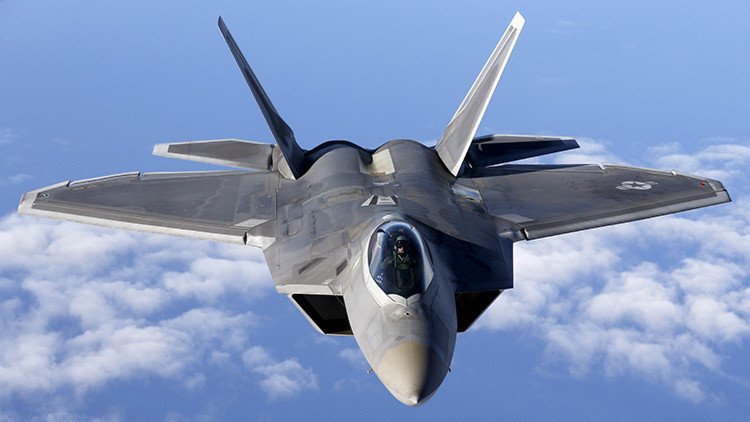 EE.UU. envía a su base aérea en Japón 12 cazas sigilosos F-22