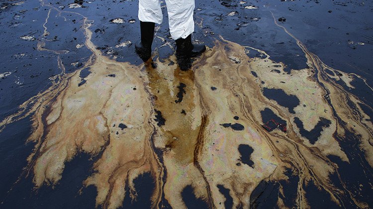Pronóstico sombrío: el mundo podría 'ahogarse' en el exceso de petróleo