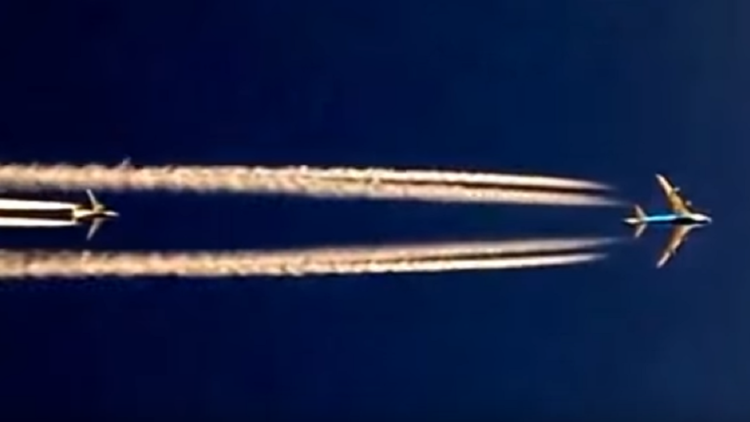 Tres Boeing arman una carrera a 10.000 metros de altura 