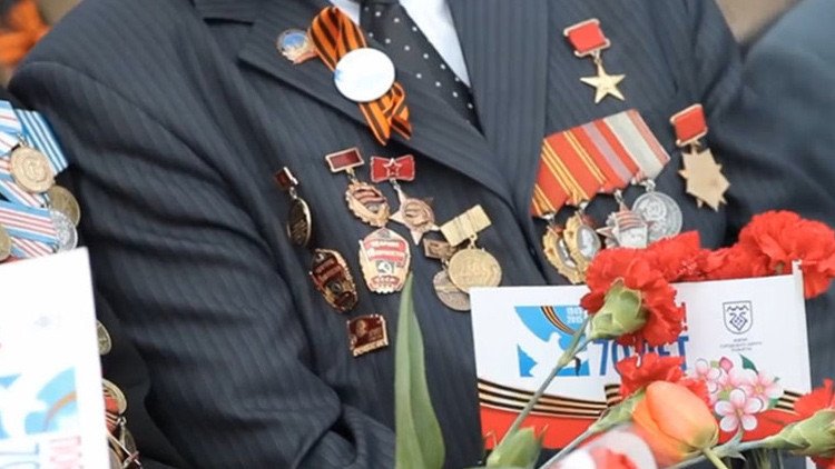 Veteranos rusos aparecen por error en un video de campaña de Donald Trump