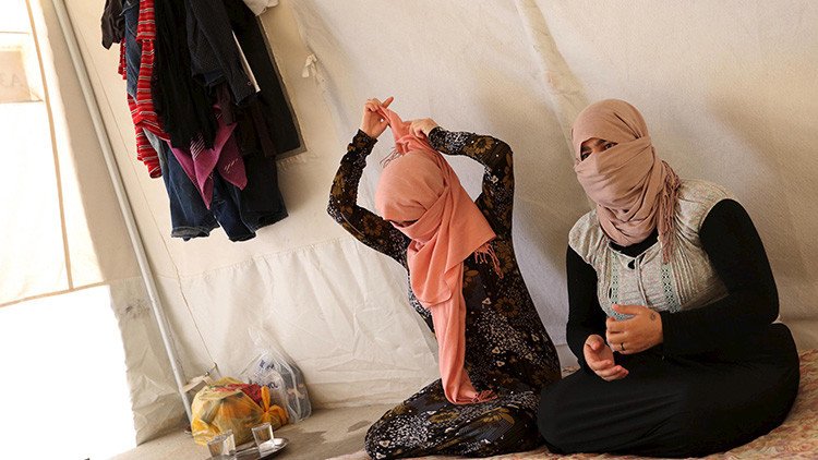 Mujeres yazidíes son sometidas a traumáticas pruebas de virginidad tras escapar del EI