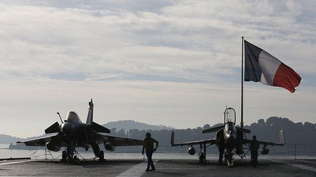 Francia ataca infraestructura petrolera del Estado Islámico