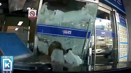 ¡Crash! ¡Bang! ¡Boom!: Una anciana de 76 años estrella su coche contra un edificio