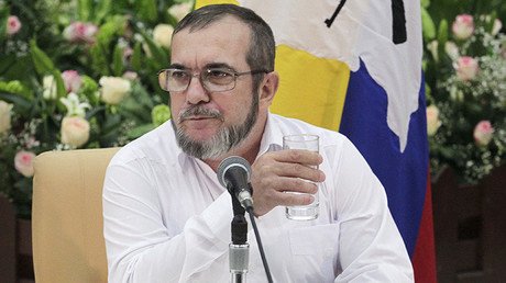 Polémico video del jefe de las FARC luciendo zapatillas Nike mientras critica al capitalismo