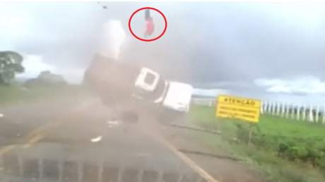 Terrorífico accidente: 10 vueltas de campana y un pasajero volando por los aires