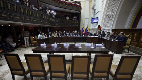 Venezuela: Derecha rechaza Decreto de Emergencia Económica