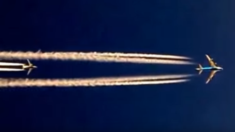 Tres Boeing arman una carrera a 10.000 metros de altura