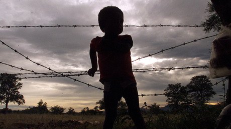 En terrenos de la Iglesia católica explotan a los niños