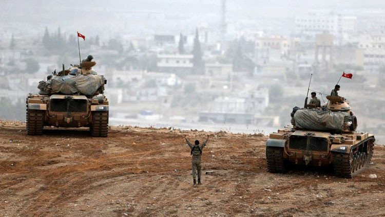 Fuente militar: "La artillería turca cubre la retirada de terroristas en Siria"