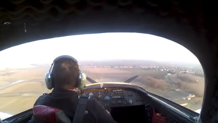 Un piloto graba cómo se estrella con su avioneta tras un aterrizaje de emergencia fallido
