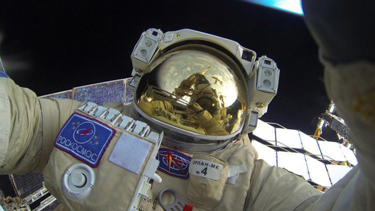 Desde lo más alto posible: un cosmonauta ruso se saca un selfi en el espacio