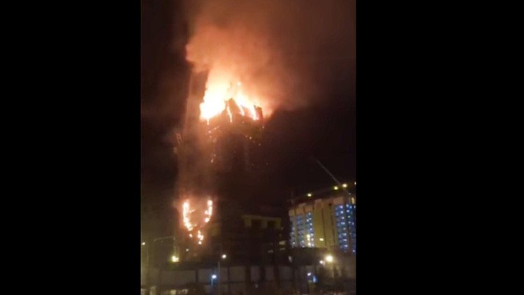 Video: Se incendia el edificio más alto de Asia Central