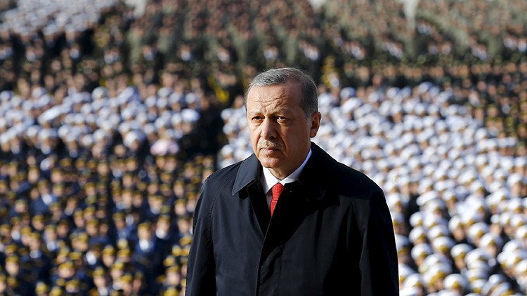 "Los errores en política exterior de Turquía encienden el conflicto entre Erdogan y EE.UU"