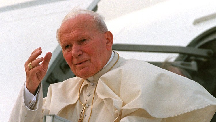 ¿La cara oculta de Juan Pablo II?: Cientos de cartas revelan su "intensa" amistad con una mujer