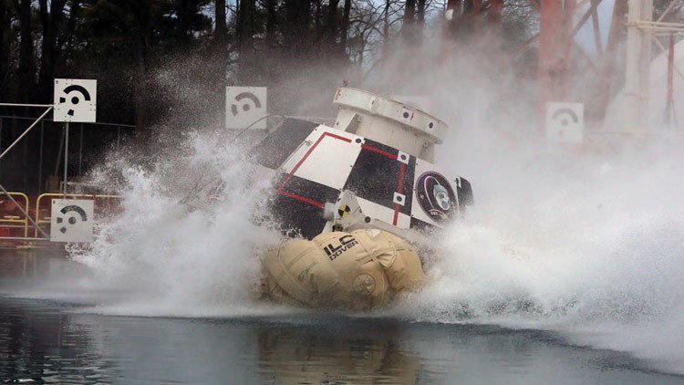 'Chapuzón espacial': la NASA prueba en el agua su nueva capsula futurista 