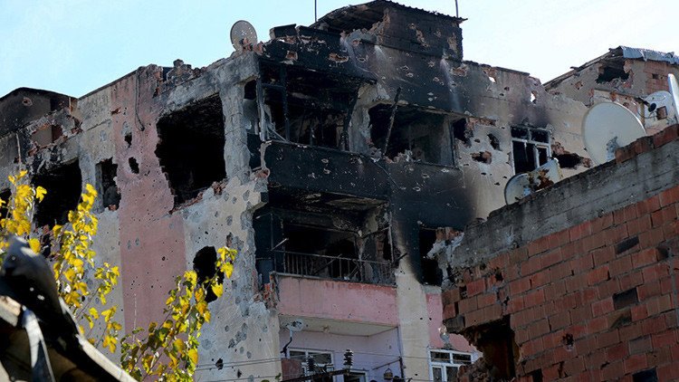 Denuncian que el Ejército turco "ha quemado vivas a 150 personas" en una ofensiva antikurda
