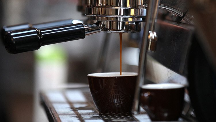 Revelan cómo el café neutraliza enfermedades incurables vinculadas al consumo excesivo de alcohol 
