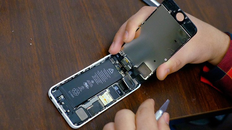¿Cuáles son las verdaderas razones de Apple para no desbloquear el teléfono de un terrorista?