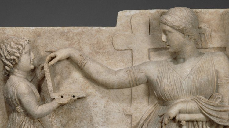¿Aparece un ordenador portátil en una escultura de 100 años a.C.?