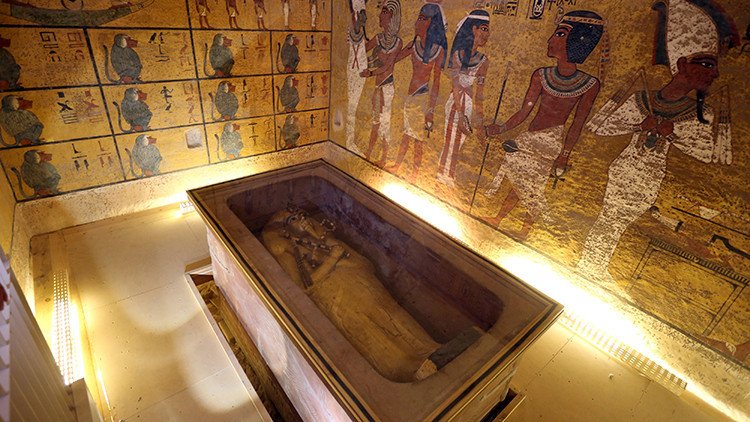 La cámara detrás de la tumba de Tutankamón está "llena de tesoros"