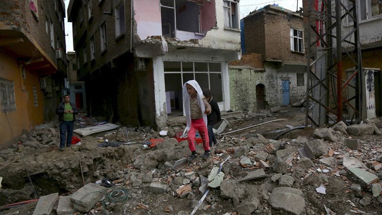 Se registran "7 explosiones en 10 minutos" en una ciudad turca pro-kurda sitiada por el gobierno